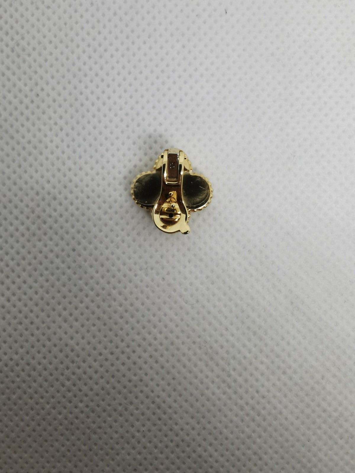 VCARP3JL03 approximately 15mm four-leaf clover ear clip