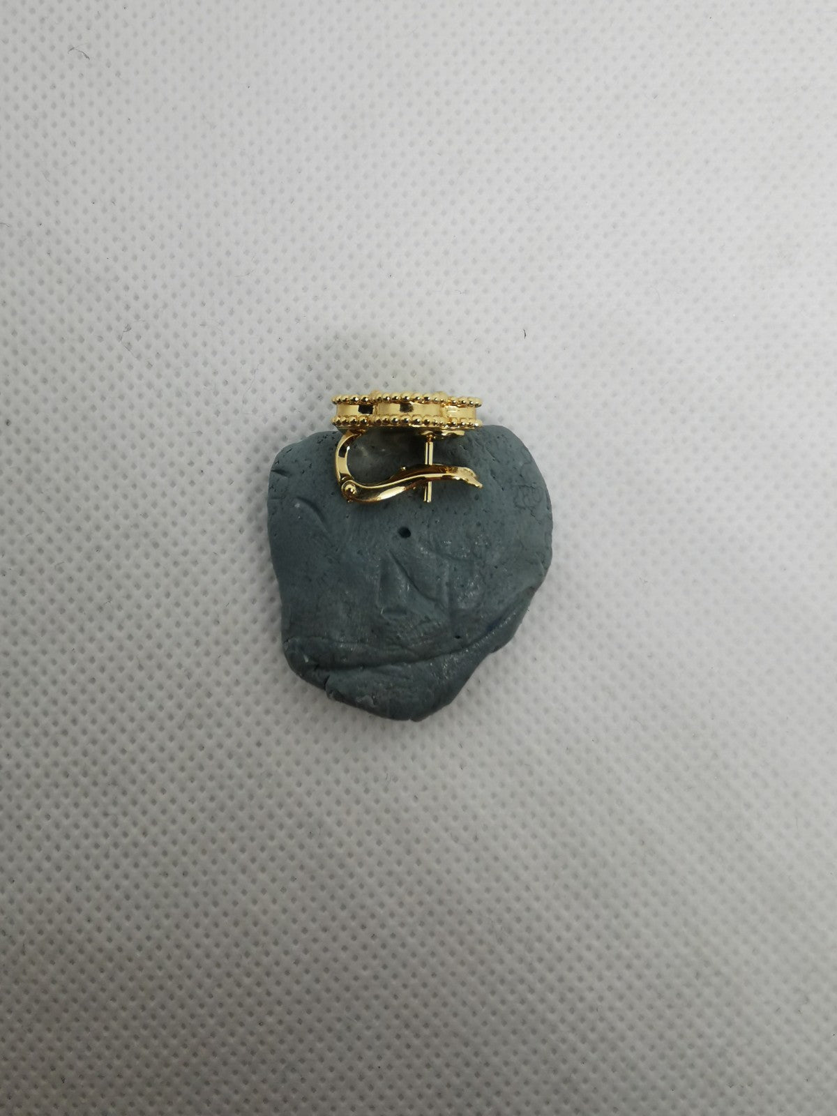 VCARP3JL03 approximately 15mm four-leaf clover ear clip