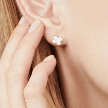 VCARA44800 About 9.4mm guest version four-leaf clover earrings