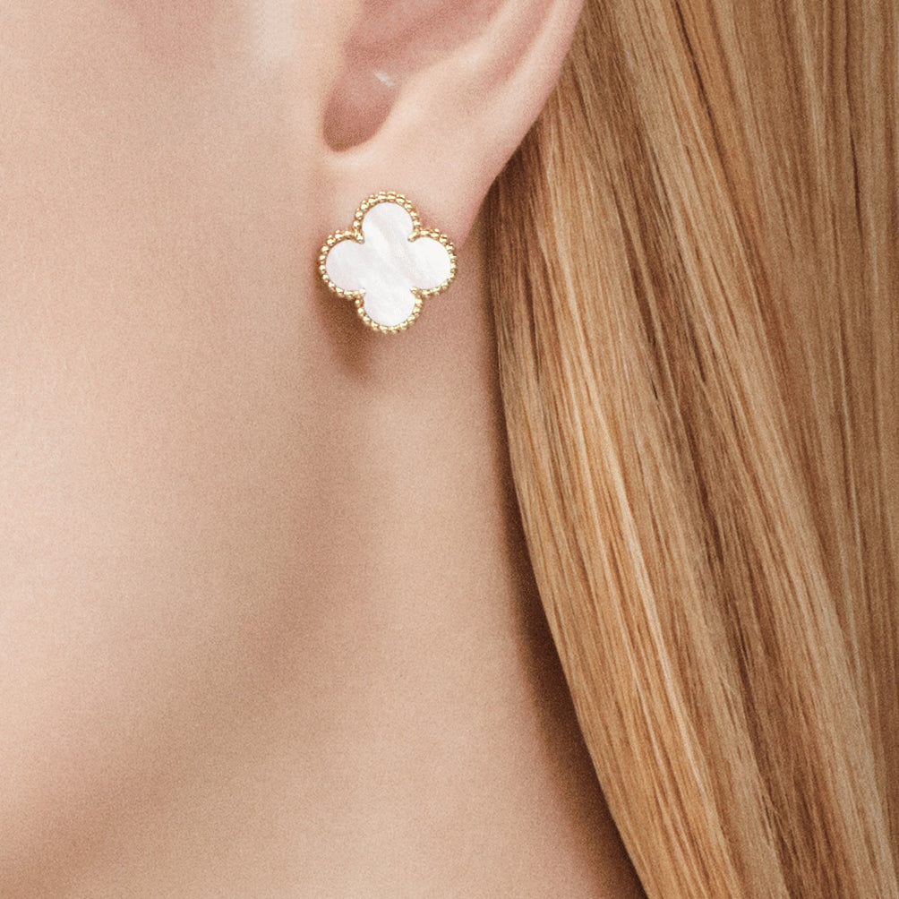 VCARA44100 15mm four-leaf clover ear clip