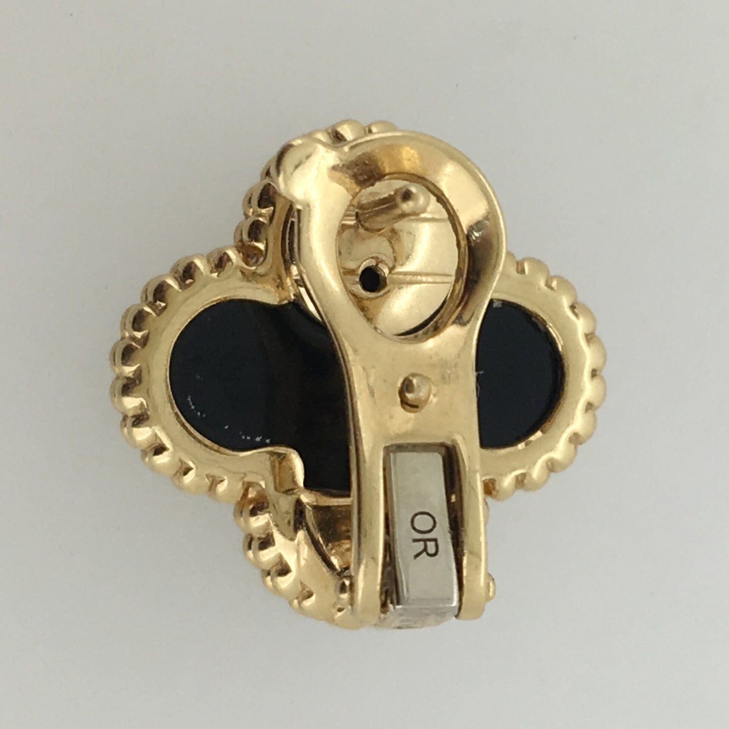 VCARA44100 15mm four-leaf clover ear clip