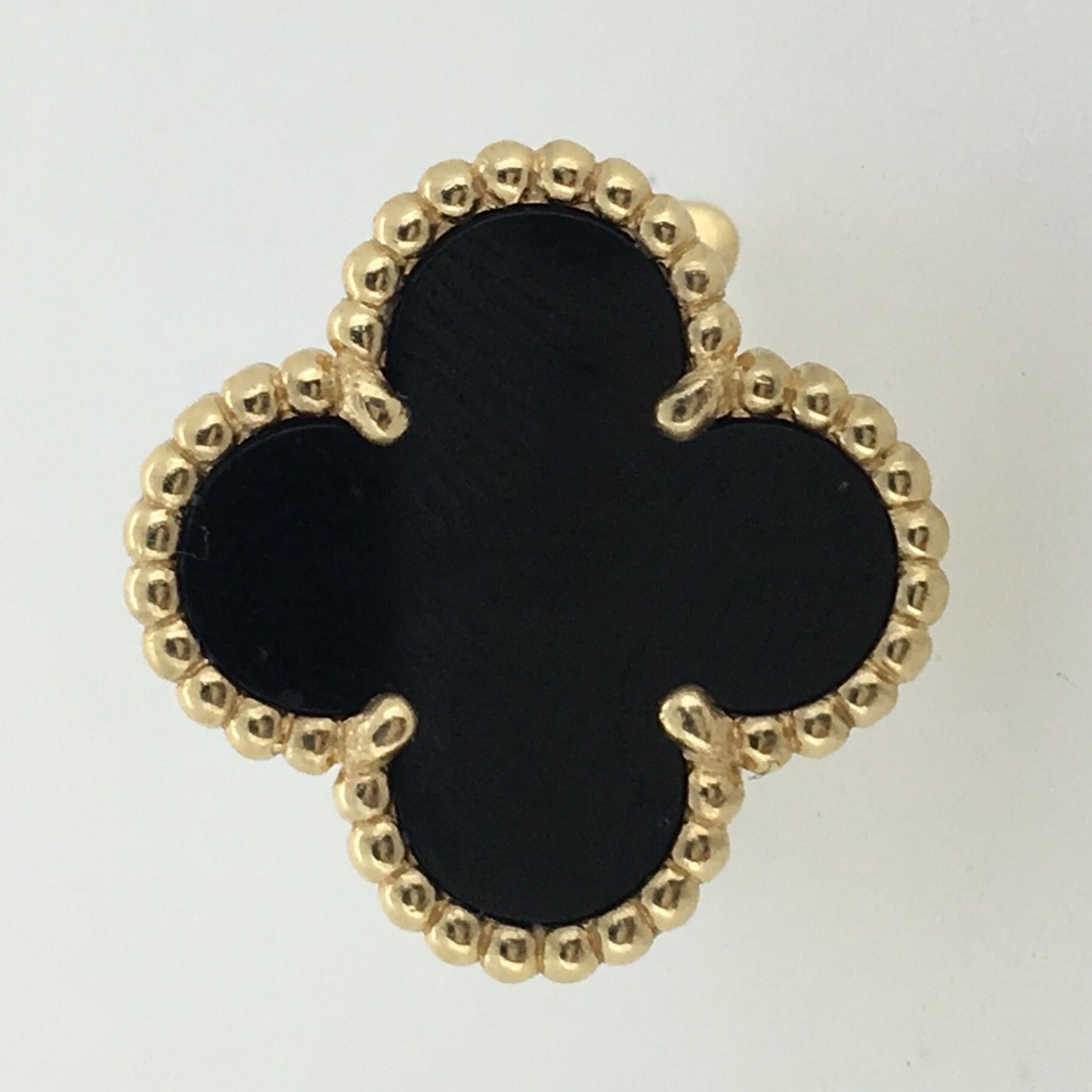 VCARA44100 15mm four-leaf clover ear clip