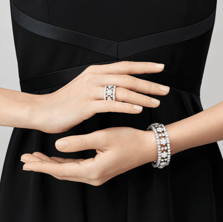 VCARO3RM00六围一花满钻戒指13.5#