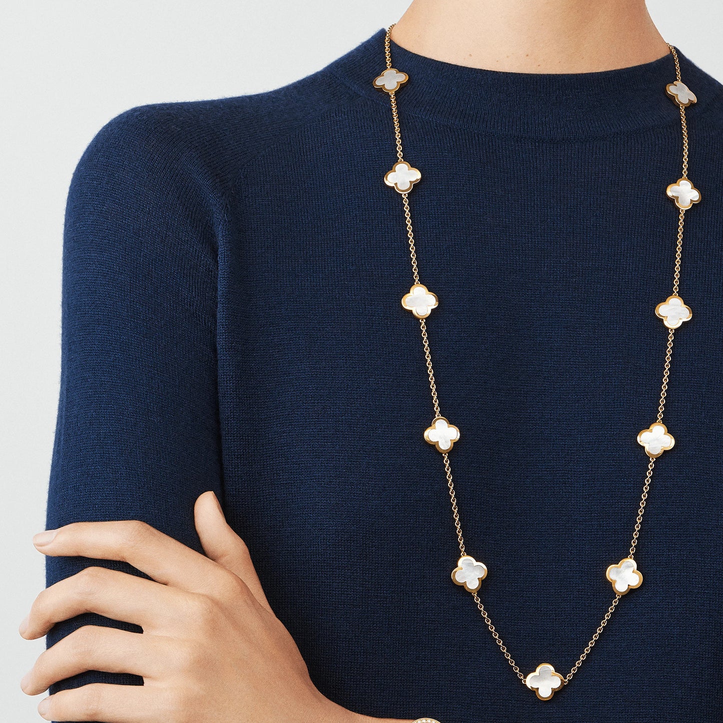 VCARA39900 16mm four-leaf clover 14 flower necklace