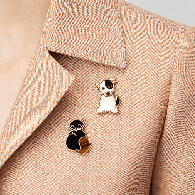 VCARP2AU00 beaded dog brooch