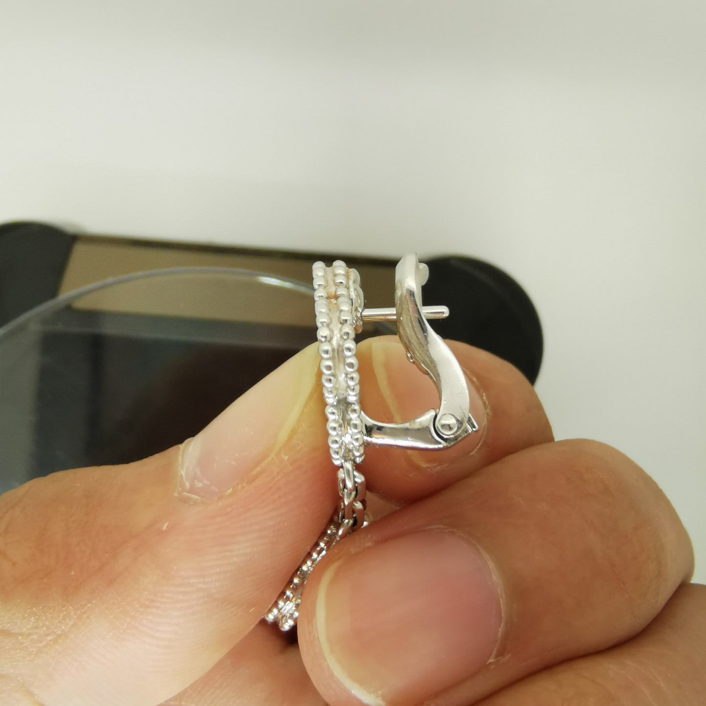 VCARN9MR00 full diamond 3-flowered four-leaf clover (15+15+20.4) mm ear clip guest version