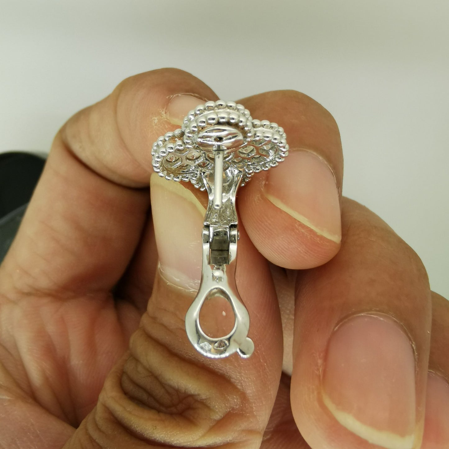 VCARN9MR00 full diamond 3-flowered four-leaf clover (15+15+20.4) mm ear clip guest version
