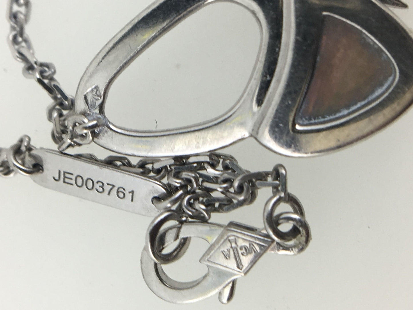 VCARA63400 Butterfly Tie Chain Pendant