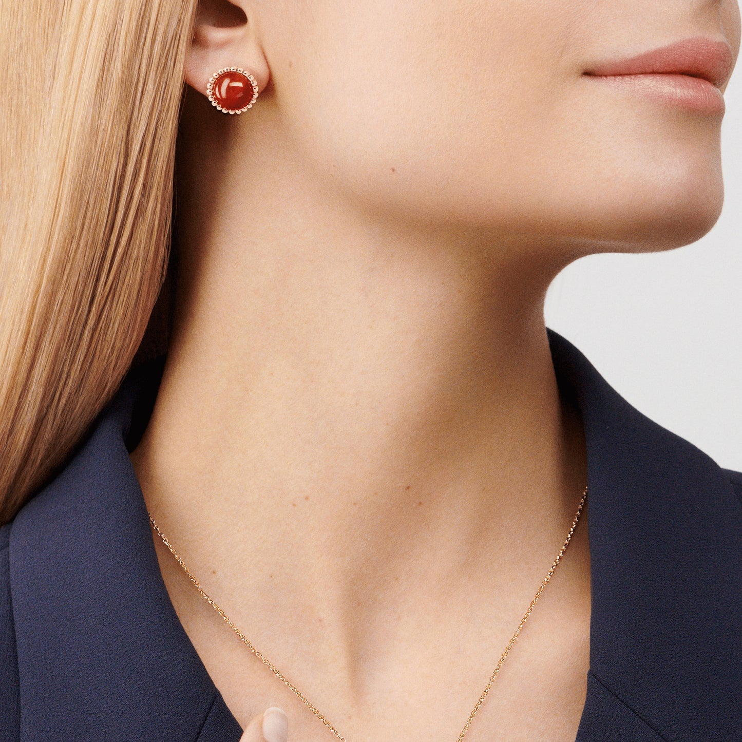 VCARP4DT00 bead edge round bead earrings