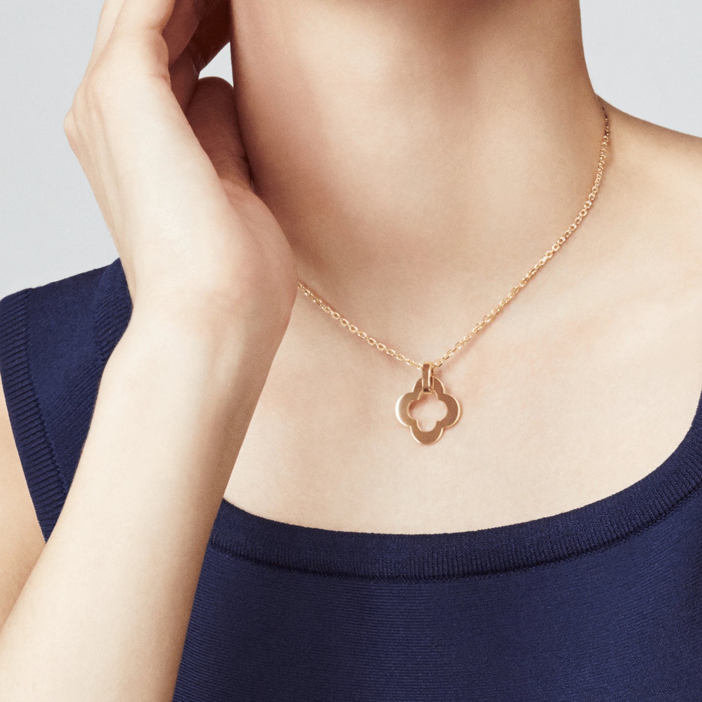 VCARD38900 21mm four-leaf clover pendant
