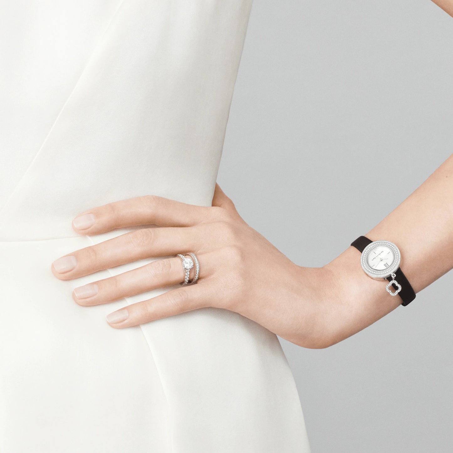 VCARO1WO00 full diamond ring