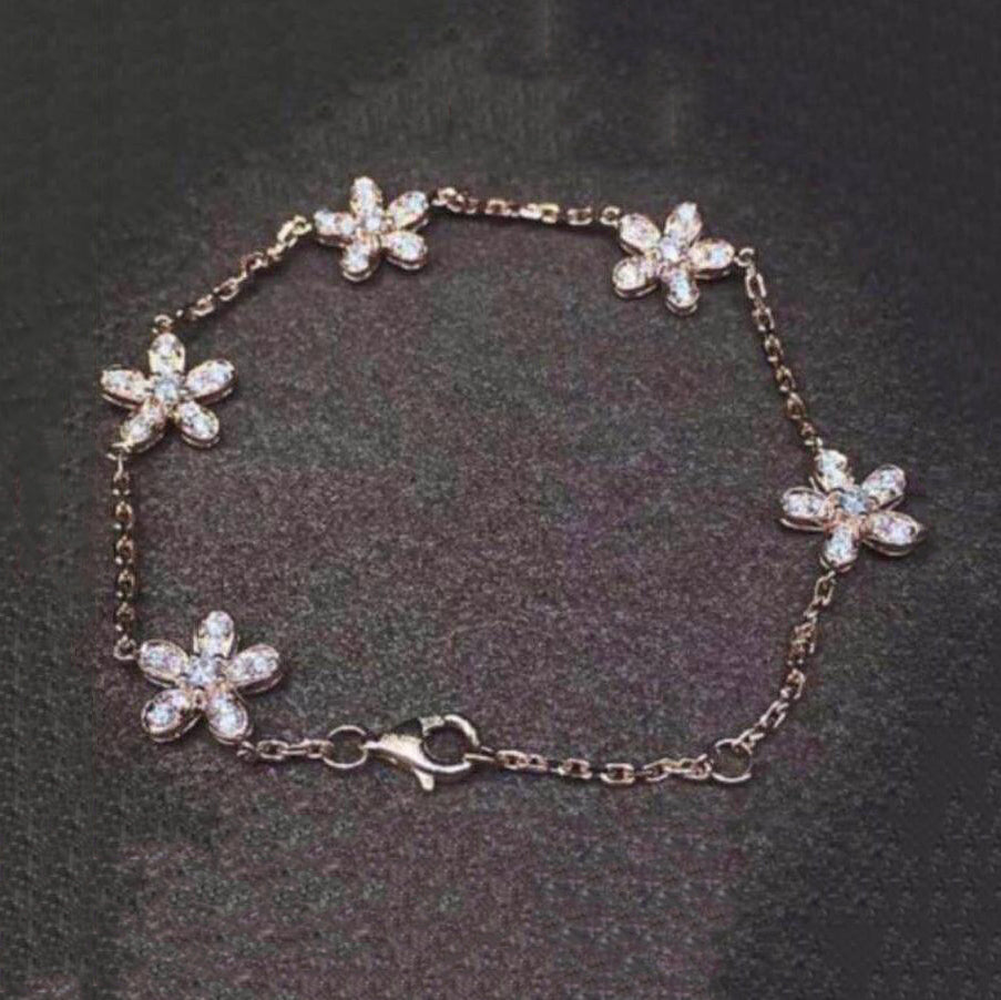 VCA38060086 five-petal petal bracelet