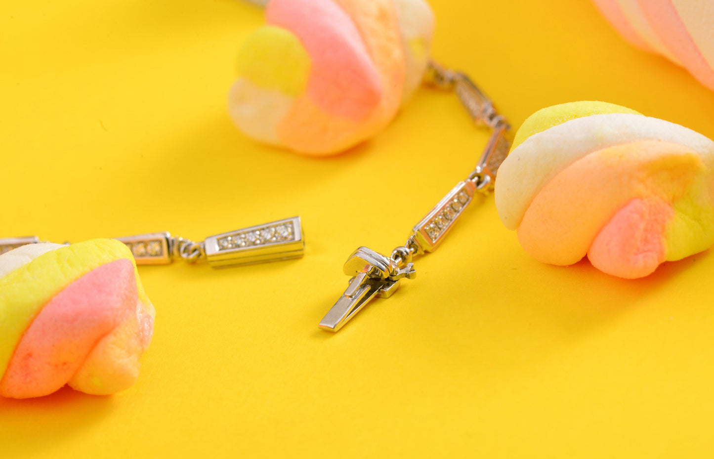 BGL-CL857903 snake roll full diamond necklace