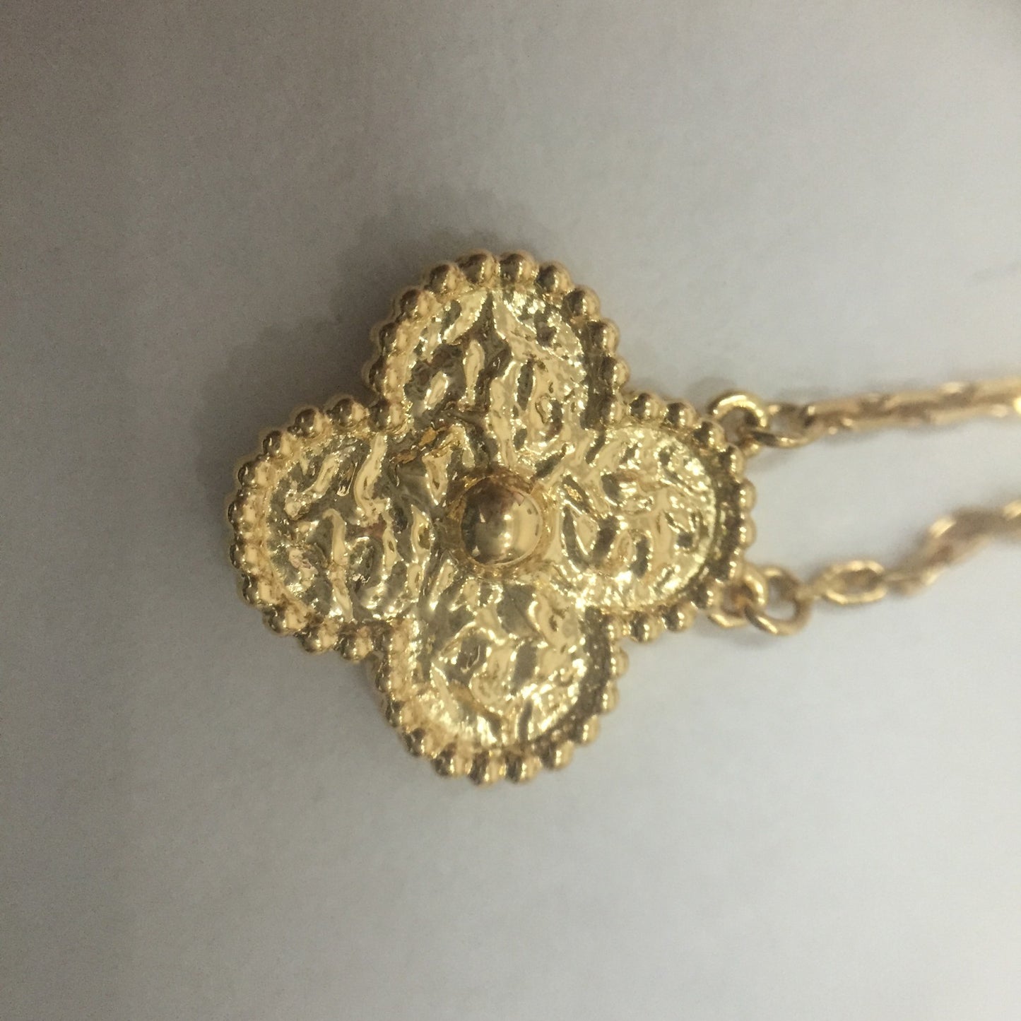 VCARN9ZS00 14.8mm guest version wrinkled four-leaf clover tethered chain pendant