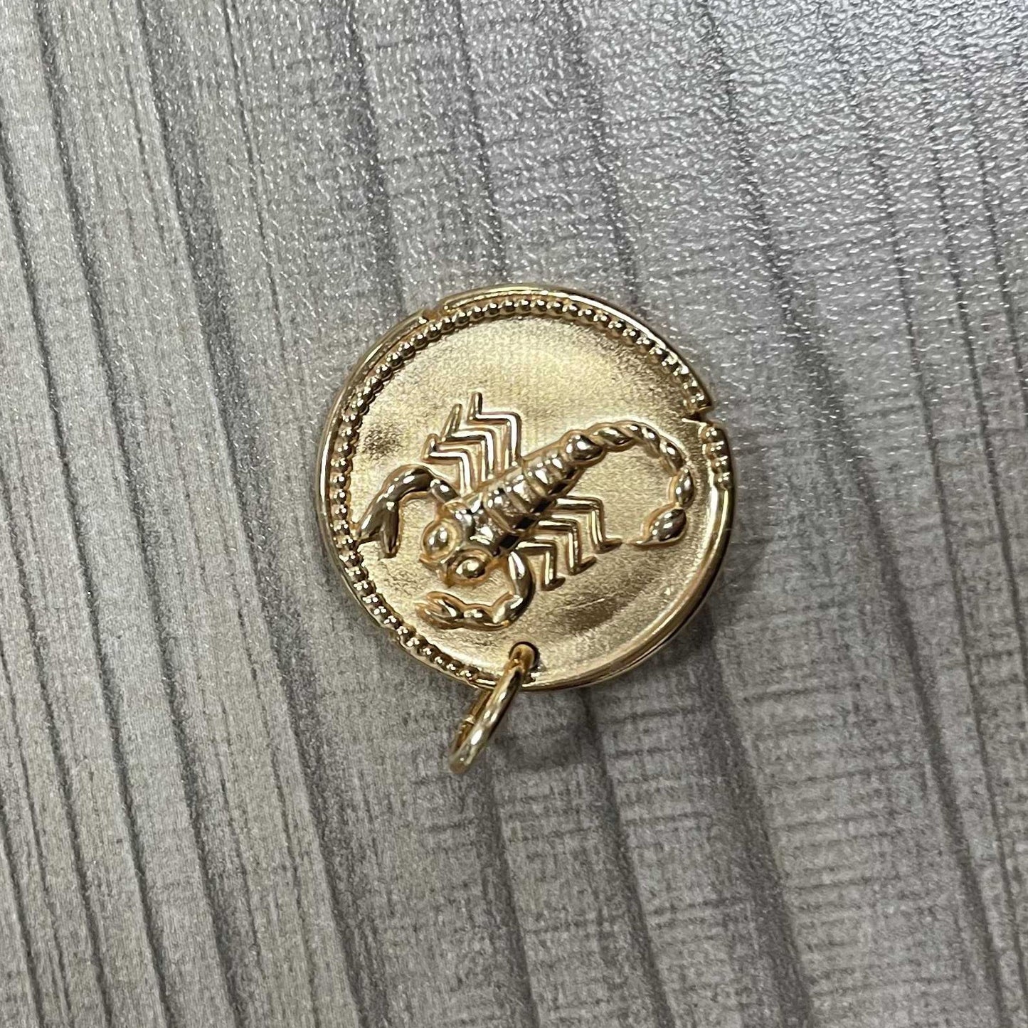 VCARP7SZ00 hollow version guest version light gold Scorpio pendant