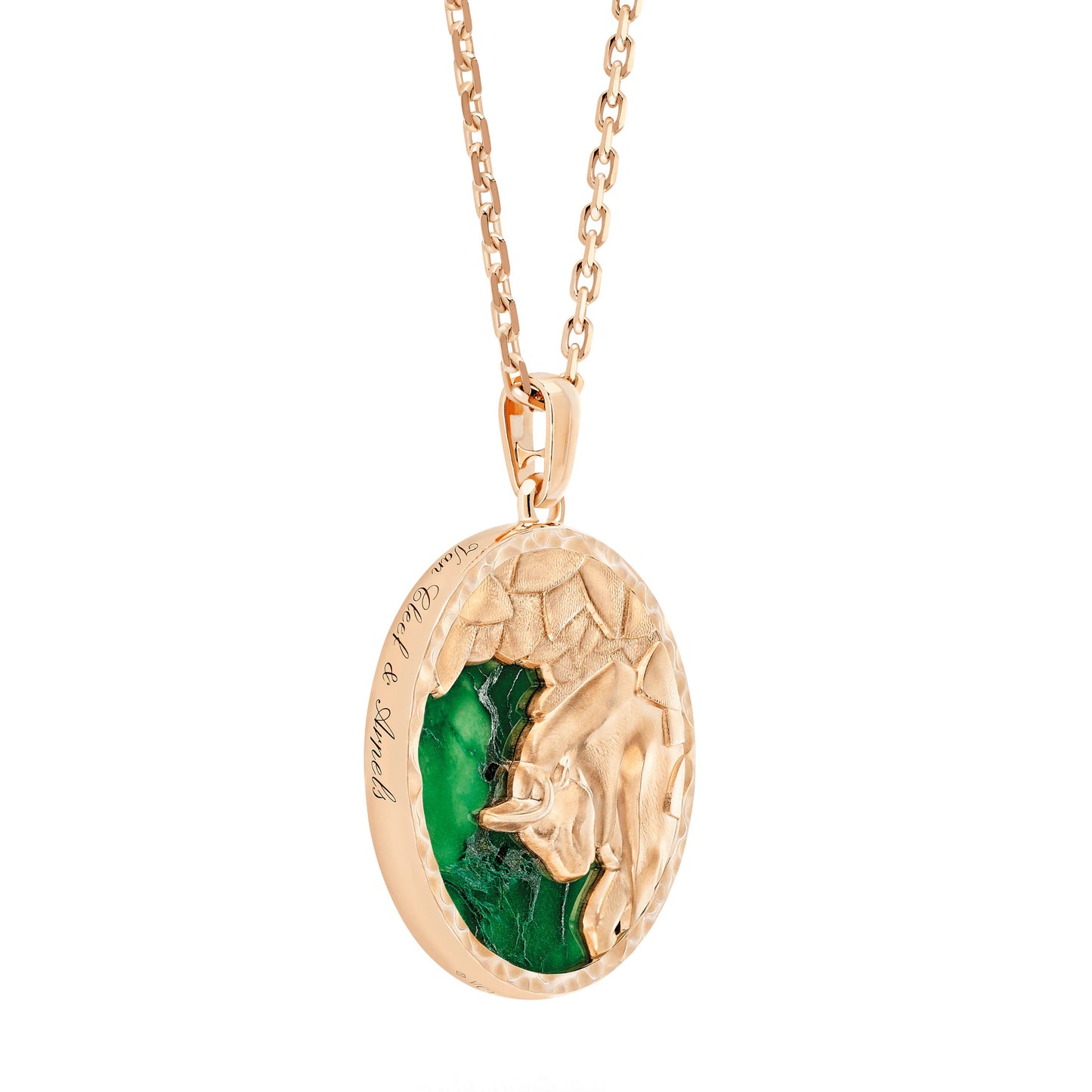 VCARP9RA00 26mm Agate Taurus Pendant