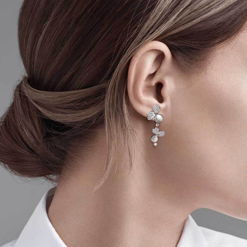 TIF43928463 clover half diamond double leaf earrings