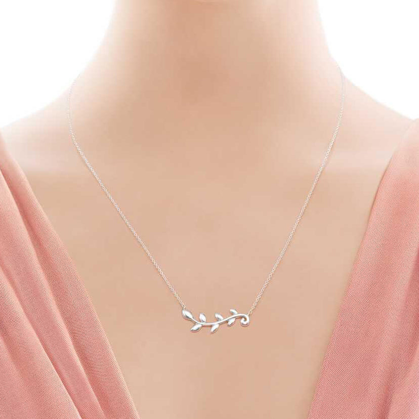 TIF15410689 light gold OliveLeaf vine chain pendant