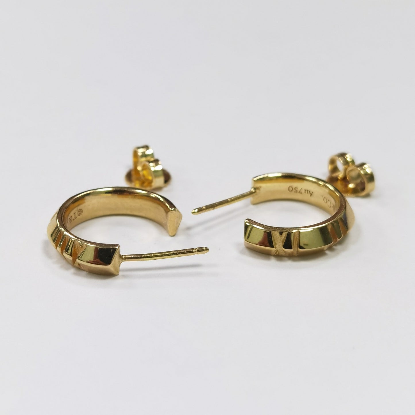 TIF27157633 Roman numerals light gold sword spine small earrings (guest version)