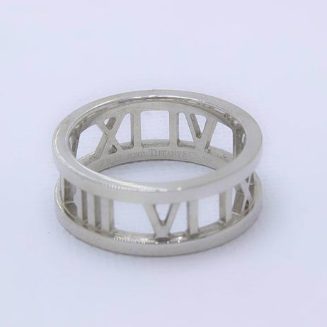 TIF17663986 light gold Roman font hollow ring