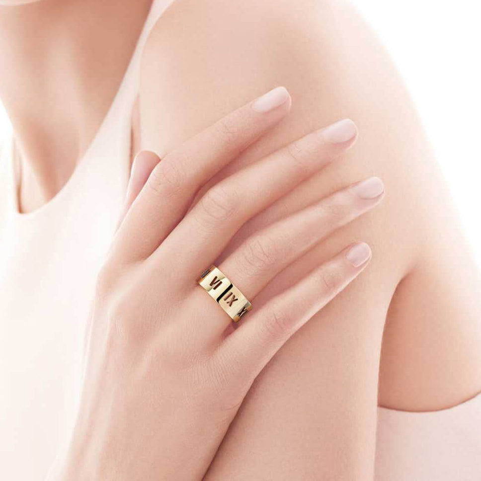 TIF97524001 light gold large cut pit Roman ring