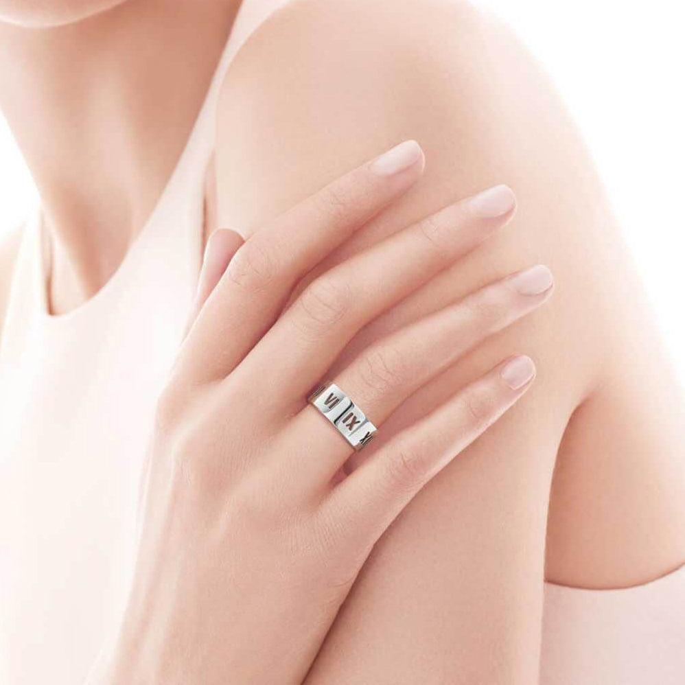 TIF97524001 light gold large cut pit Roman ring