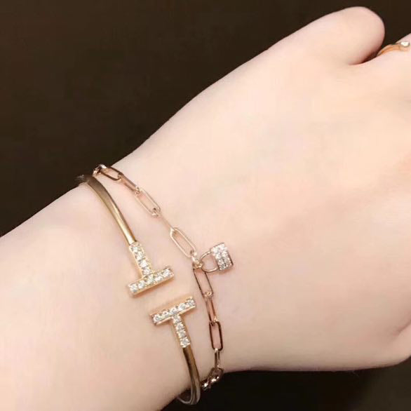 TIF68842973 diamond lock bracelet