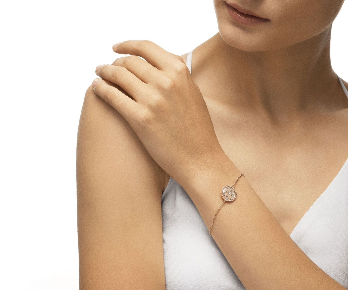 DBES-B1021360018 mother-of-pearl plum blossom diamond bracelet