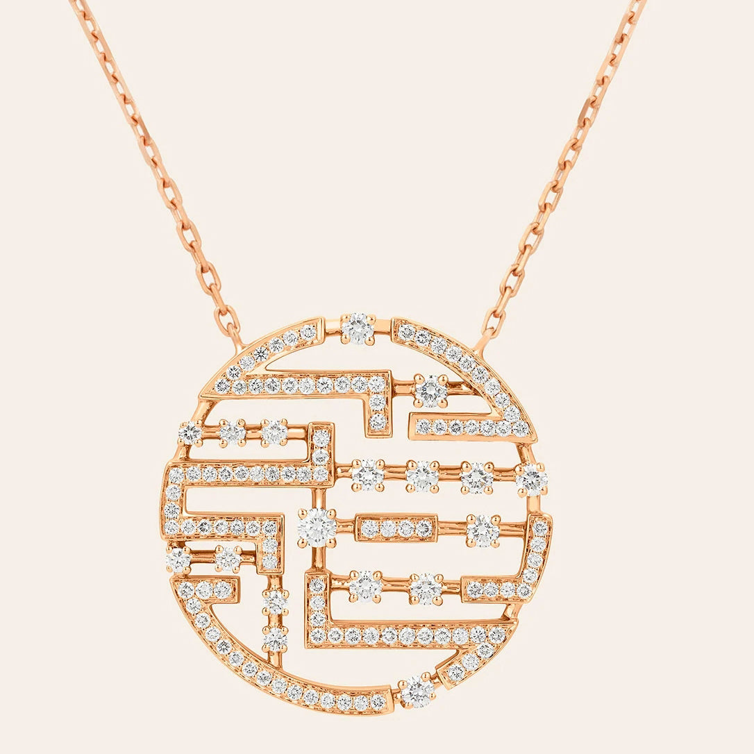 MR-AVEN-N4 Labyrinth Round Tie Chain Pendant