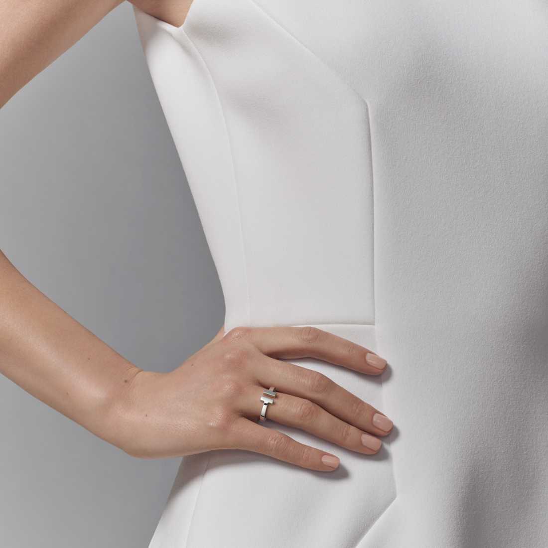 TIF32238828 Light gold square double T-shaped open ring 15#