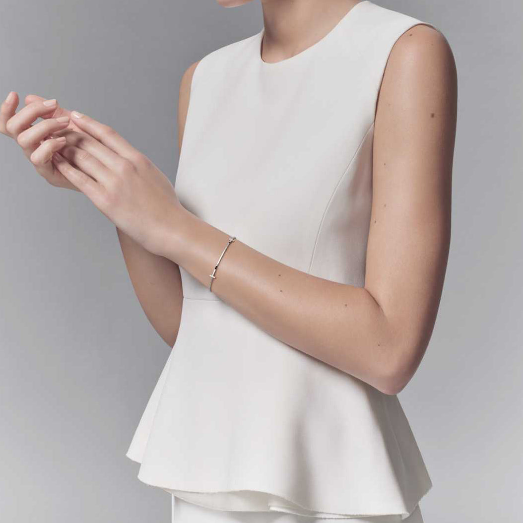 TIF46092168 Smiling T light gold bracelet