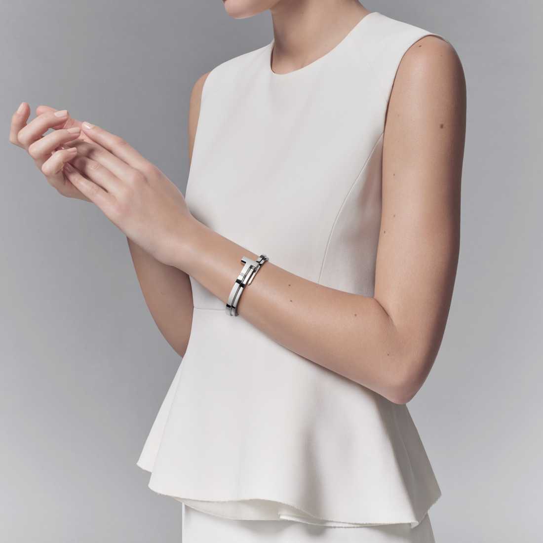TIF85370100 T-shaped square wrap bracelet with diamonds 18#