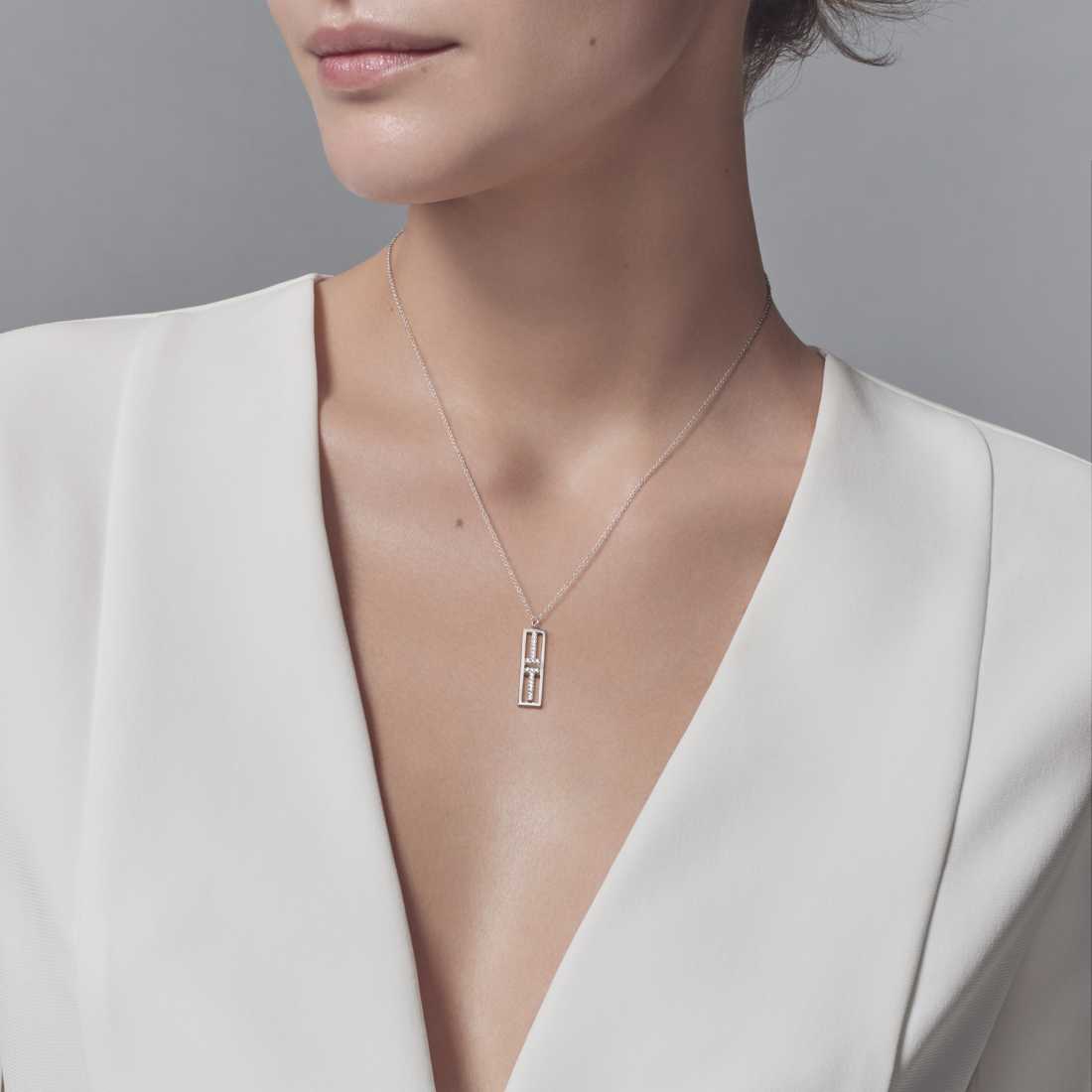 TIF53051018 guest version vertical hollow diamond T-shaped pendant