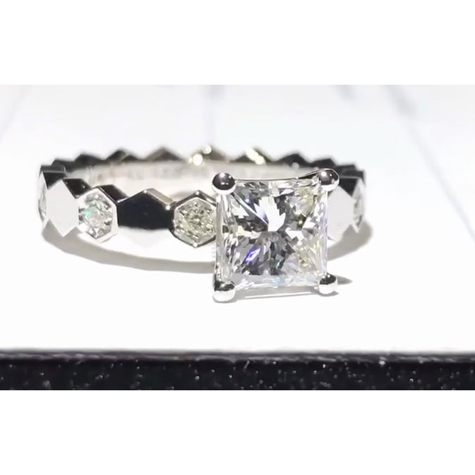 SM-843375 Honeycomb Ring Four Claw Square Diamond