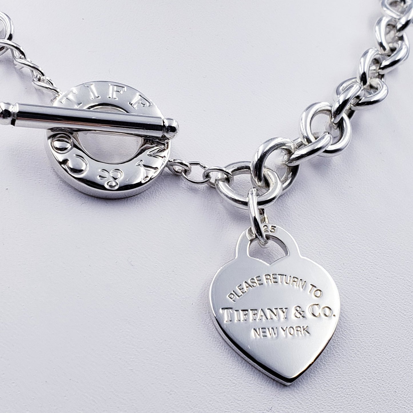 TIF28832061 light gold heart-shaped necklace