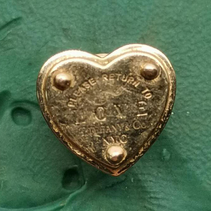 TIF32356133 guest version LOVE letter light gold heart-shaped earrings