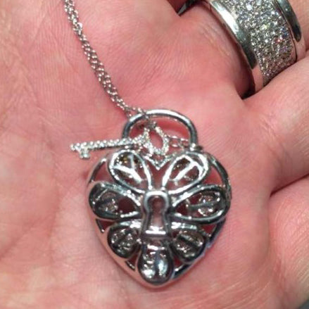 TIF50525079 diamond heart-shaped lock key pendant