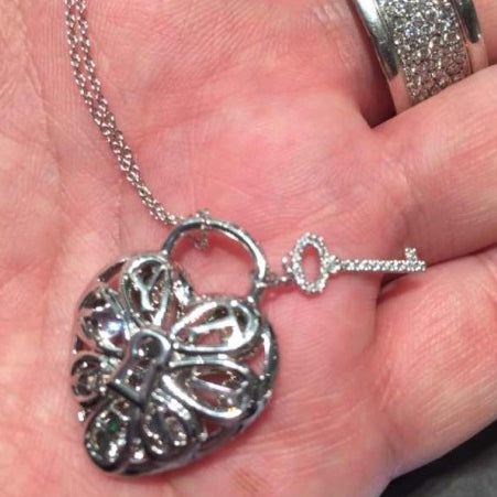 TIF50525079 diamond heart-shaped lock key pendant