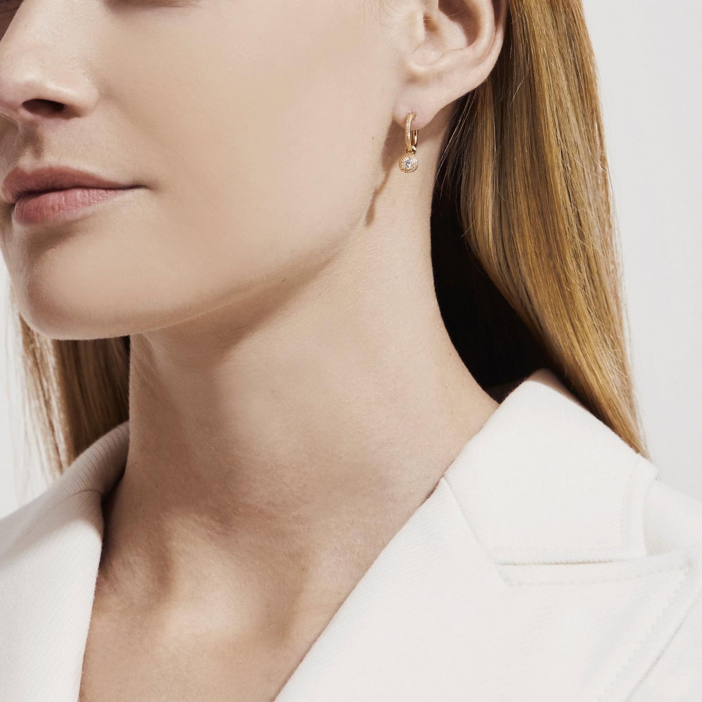 DBES-E102185 One-sided cut square pit round earrings (single)