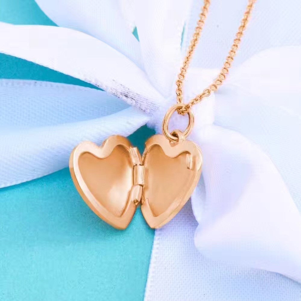 TIF40993160 small light gold divination heart-shaped flip pendant