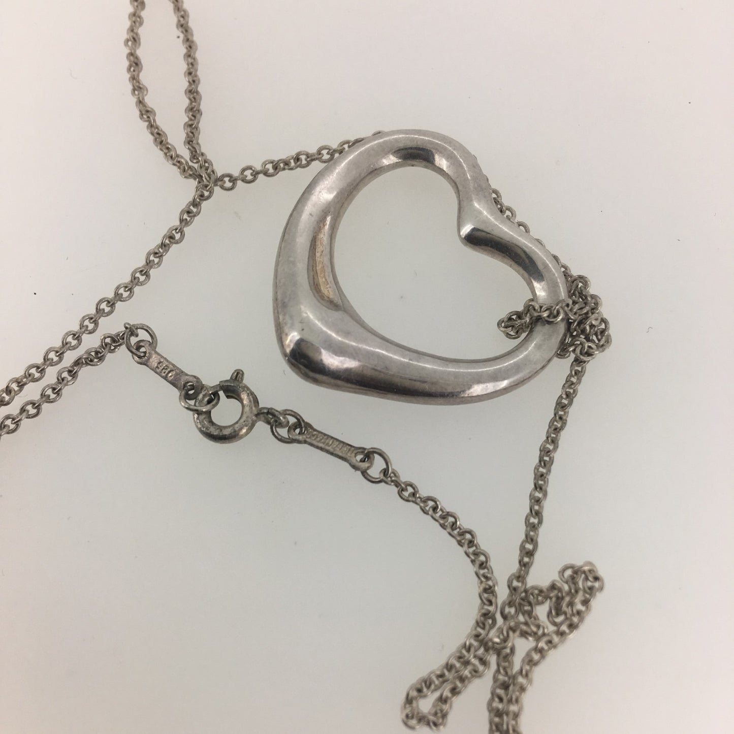 TIF70013231 guest version light gold hollow crooked heart pendant