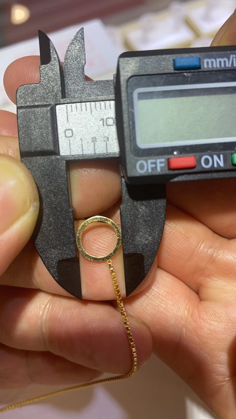GC-662108 tooth pattern light gold special-shaped ladder arm pendant