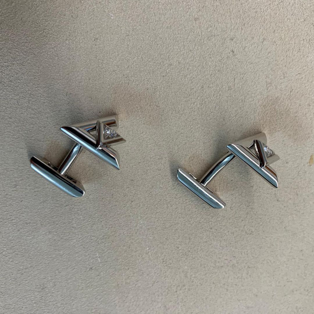 LV-Q97163 new style, triangular cufflinks