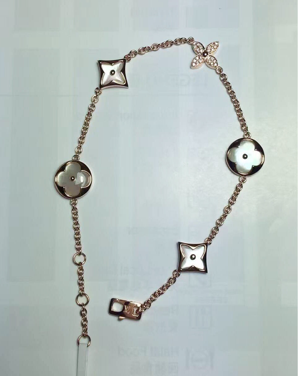LV-Q57496 Flower Plum Blossom Dart Bracelet