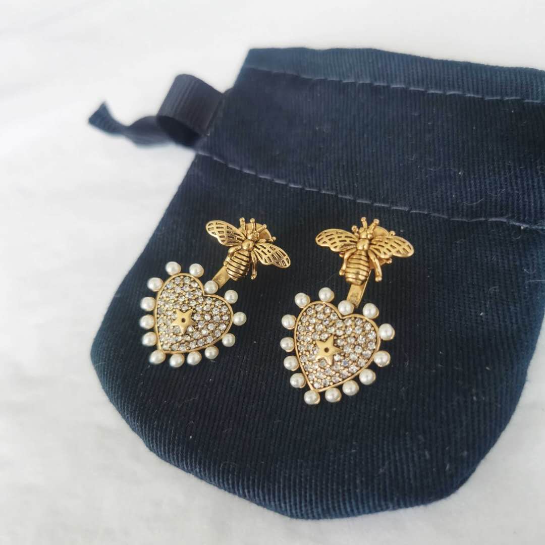 DA-JROC85181 heart-shaped pearl bee earrings