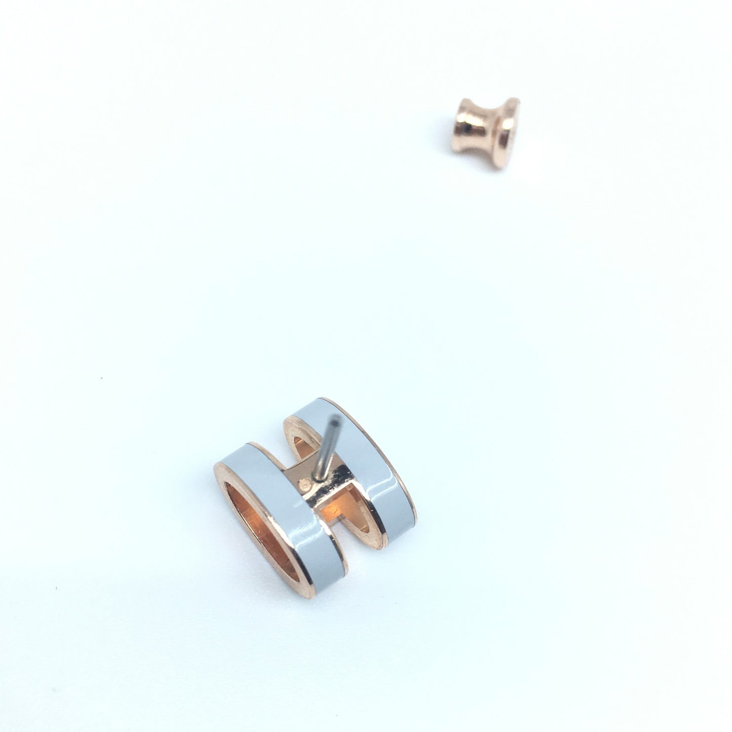 AHS-H608001F 12x9.6mm guest version glue egg-shaped H earrings