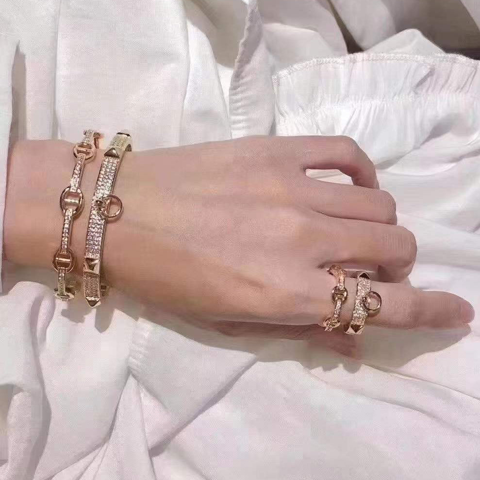 爱H仕-H185167B 4.6mm镶钻宽臂金字塔戒指14#