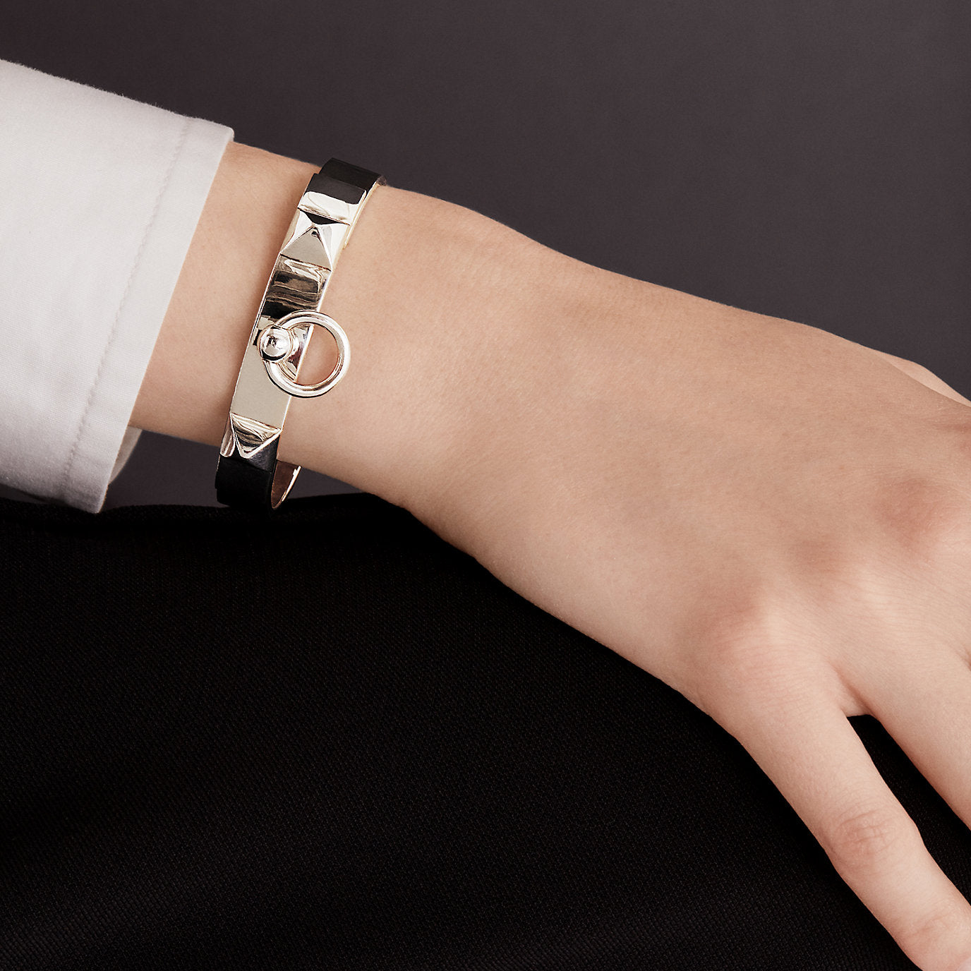 AHS-H108113B 9.6MM light gold pyramid medium door buckle bracelet
