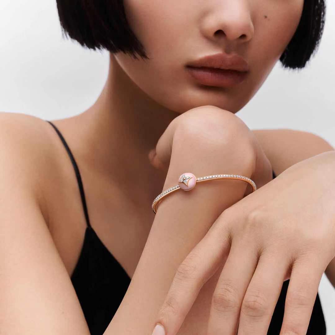 LV-Q95889 four-leaf clover shell open bracelet