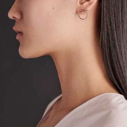 AiHshi-H148628B light gold small Q stud earrings